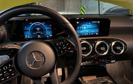 Mercedes-Benz A-Класс, 2019 год, 2 750 000 рублей, 10 фотография