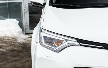Toyota RAV4, 2018 год, 2 990 000 рублей, 10 фотография