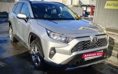 Toyota RAV4, 2020 год, 3 250 000 рублей, 2 фотография
