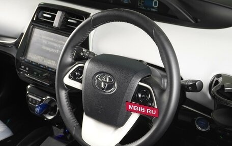 Toyota Prius IV XW50, 2017 год, 2 219 000 рублей, 10 фотография