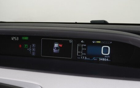 Toyota Prius IV XW50, 2017 год, 2 219 000 рублей, 11 фотография