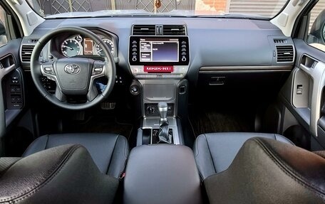 Toyota Land Cruiser Prado 150 рестайлинг 2, 2022 год, 9 100 000 рублей, 9 фотография