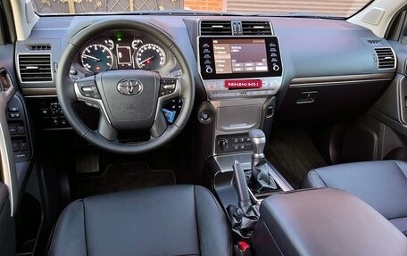 Toyota Land Cruiser Prado 150 рестайлинг 2, 2022 год, 9 100 000 рублей, 10 фотография