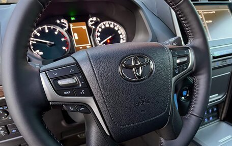 Toyota Land Cruiser Prado 150 рестайлинг 2, 2022 год, 9 100 000 рублей, 16 фотография