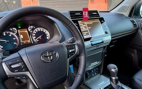 Toyota Land Cruiser Prado 150 рестайлинг 2, 2022 год, 9 100 000 рублей, 14 фотография