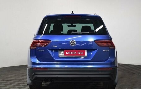 Volkswagen Tiguan II, 2018 год, 2 614 000 рублей, 5 фотография