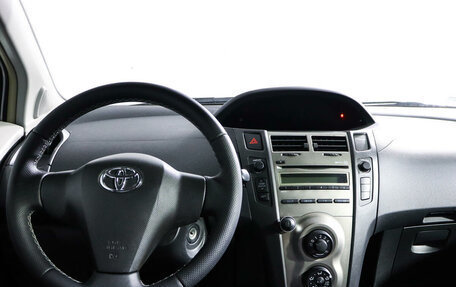 Toyota Yaris III рестайлинг, 2009 год, 765 000 рублей, 12 фотография