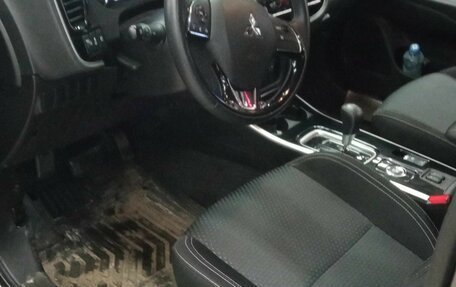 Mitsubishi Outlander III рестайлинг 3, 2020 год, 2 754 000 рублей, 5 фотография