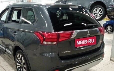 Mitsubishi Outlander III рестайлинг 3, 2020 год, 2 754 000 рублей, 4 фотография