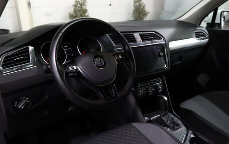 Volkswagen Tiguan II, 2020 год, 3 030 000 рублей, 4 фотография