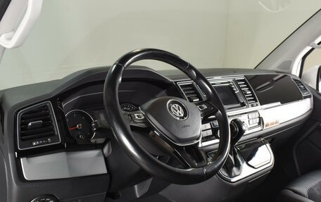 Volkswagen Multivan T6 рестайлинг, 2017 год, 4 649 000 рублей, 6 фотография