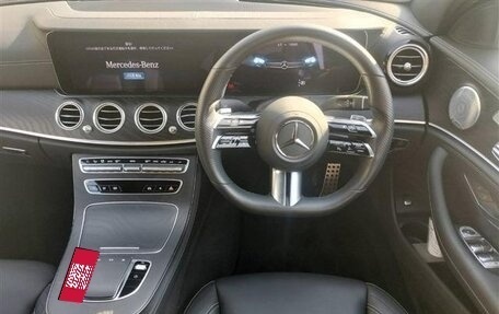 Mercedes-Benz E-Класс, 2020 год, 2 500 000 рублей, 11 фотография