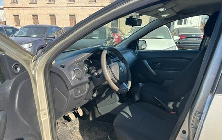 Renault Logan II, 2018 год, 635 000 рублей, 10 фотография