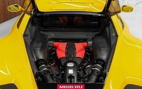 Ferrari F8, 2021 год, 35 000 000 рублей, 17 фотография