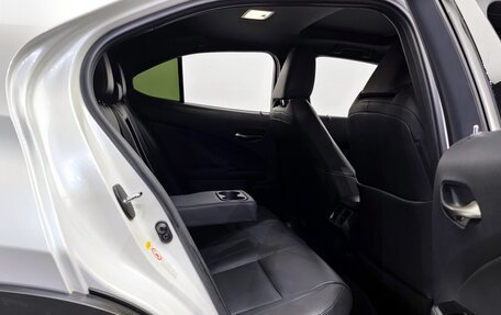 Lexus UX I, 2019 год, 3 550 000 рублей, 11 фотография