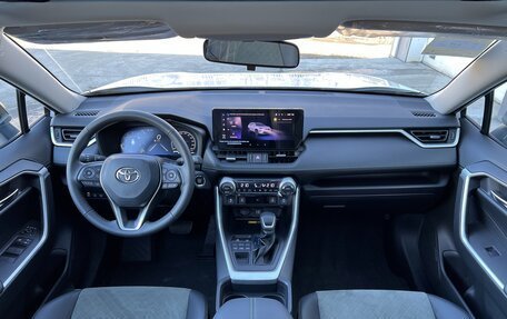 Toyota RAV4, 2024 год, 4 900 000 рублей, 2 фотография
