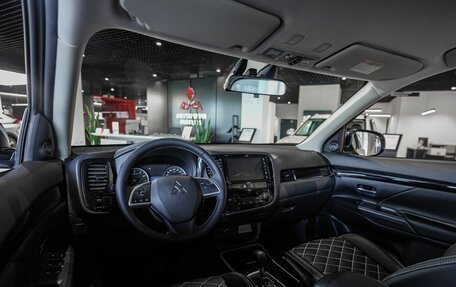Mitsubishi Outlander III рестайлинг 3, 2022 год, 3 200 000 рублей, 10 фотография