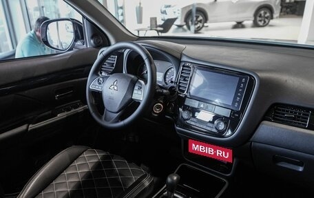 Mitsubishi Outlander III рестайлинг 3, 2022 год, 3 200 000 рублей, 12 фотография