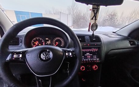 Volkswagen Polo VI (EU Market), 2016 год, 1 050 000 рублей, 17 фотография