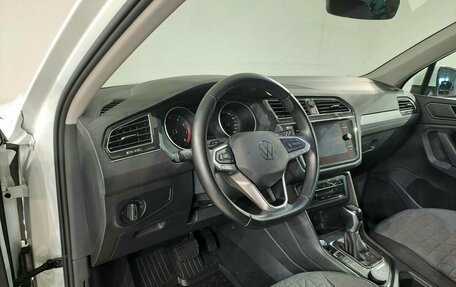 Volkswagen Tiguan II, 2021 год, 3 900 000 рублей, 12 фотография