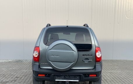 Chevrolet Niva I рестайлинг, 2018 год, 930 000 рублей, 6 фотография