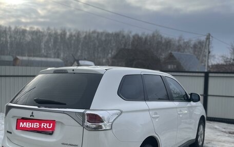 Mitsubishi Outlander III рестайлинг 3, 2013 год, 1 500 000 рублей, 6 фотография