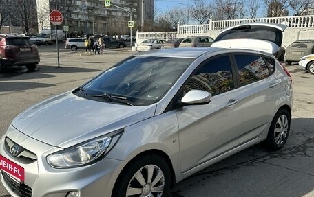 Hyundai Solaris II рестайлинг, 2013 год, 1 150 000 рублей, 2 фотография