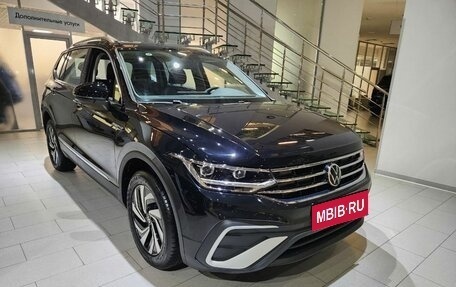 Volkswagen Tiguan II, 2023 год, 4 800 000 рублей, 2 фотография