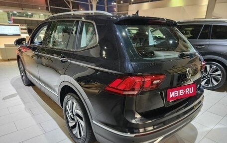 Volkswagen Tiguan II, 2023 год, 4 800 000 рублей, 3 фотография