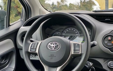 Toyota Yaris III рестайлинг, 2017 год, 1 600 000 рублей, 11 фотография