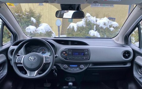 Toyota Yaris III рестайлинг, 2017 год, 1 600 000 рублей, 10 фотография