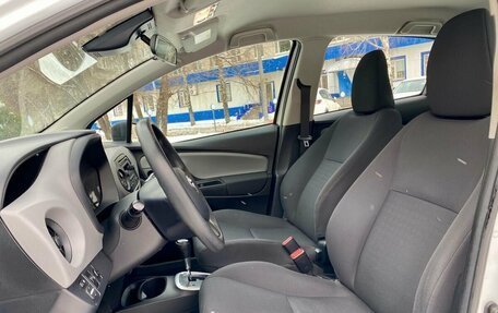 Toyota Yaris III рестайлинг, 2017 год, 1 600 000 рублей, 13 фотография