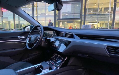 Audi e-tron I, 2019 год, 5 900 000 рублей, 15 фотография