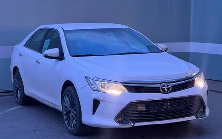Toyota Camry, 2015 год, 2 195 000 рублей, 2 фотография
