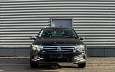 Volkswagen Passat B8 рестайлинг, 2020 год, 3 650 000 рублей, 5 фотография