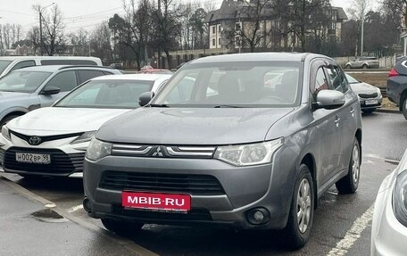 Mitsubishi Outlander III рестайлинг 3, 2013 год, 1 599 000 рублей, 1 фотография