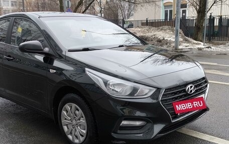 Hyundai Solaris II рестайлинг, 2017 год, 1 050 000 рублей, 3 фотография