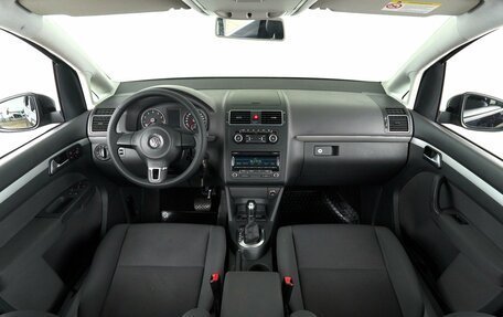 Volkswagen Touran III, 2012 год, 1 049 000 рублей, 6 фотография