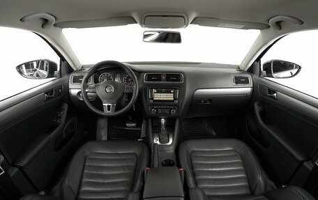 Volkswagen Jetta VI, 2011 год, 1 109 000 рублей, 2 фотография