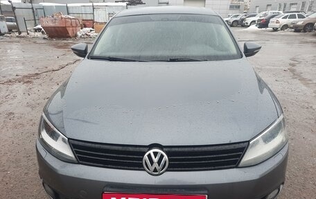 Volkswagen Jetta VI, 2011 год, 999 999 рублей, 2 фотография