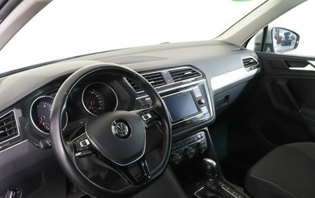 Volkswagen Tiguan II, 2018 год, 2 399 000 рублей, 13 фотография