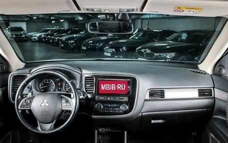 Mitsubishi Outlander III рестайлинг 3, 2014 год, 1 825 000 рублей, 6 фотография