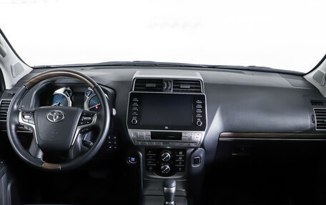 Toyota Land Cruiser Prado 150 рестайлинг 2, 2022 год, 9 998 000 рублей, 13 фотография