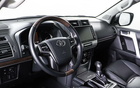 Toyota Land Cruiser Prado 150 рестайлинг 2, 2022 год, 9 998 000 рублей, 15 фотография