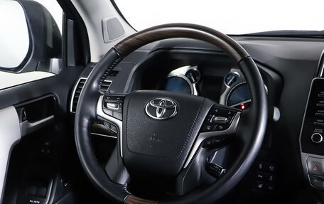 Toyota Land Cruiser Prado 150 рестайлинг 2, 2022 год, 9 998 000 рублей, 17 фотография