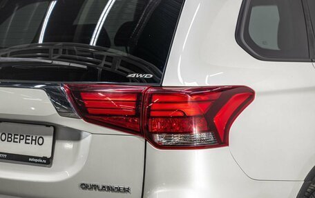 Mitsubishi Outlander III рестайлинг 3, 2017 год, 2 077 000 рублей, 10 фотография