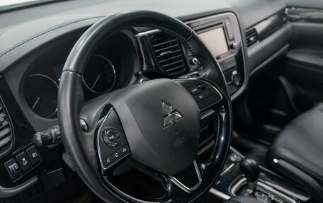 Mitsubishi Outlander III рестайлинг 3, 2017 год, 2 077 000 рублей, 22 фотография
