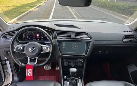 Volkswagen Tiguan II, 2021 год, 2 070 000 рублей, 6 фотография