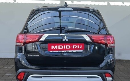 Mitsubishi Outlander III рестайлинг 3, 2021 год, 2 790 000 рублей, 2 фотография