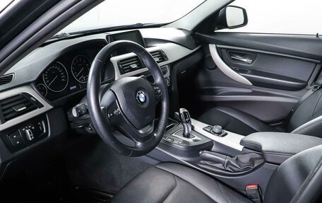 BMW 3 серия, 2017 год, 2 477 000 рублей, 14 фотография